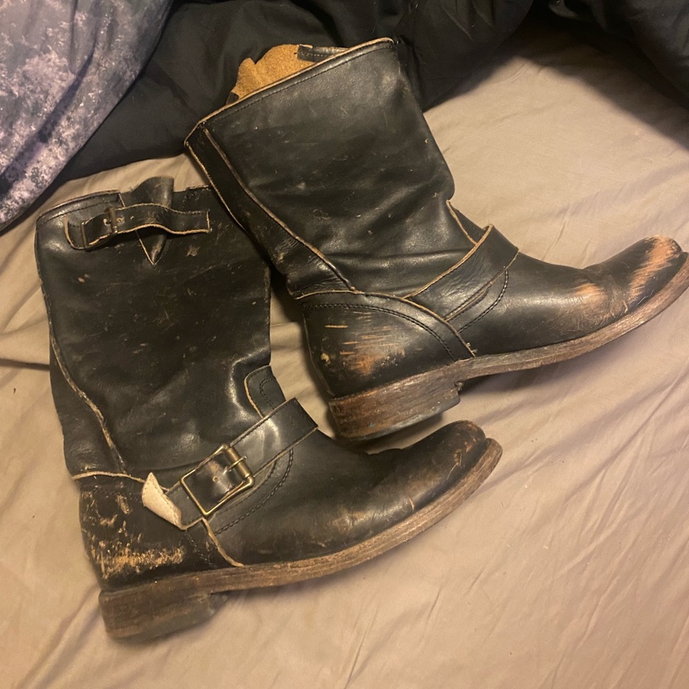 Distressed Crosby freebird boots